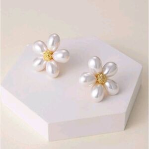 Pearl Flower Stud Earrings